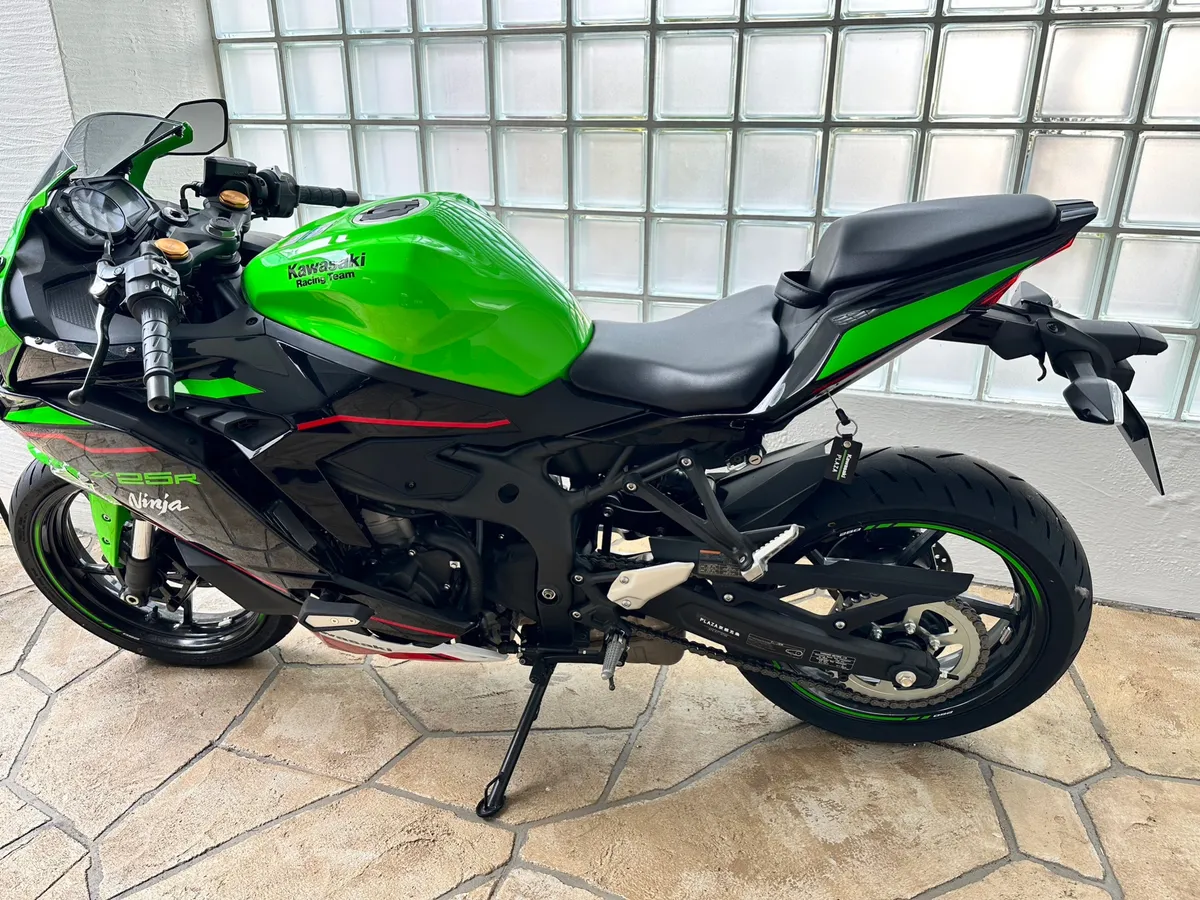  カワサキNinja ZX-25R SE KRTエディション メイン写真